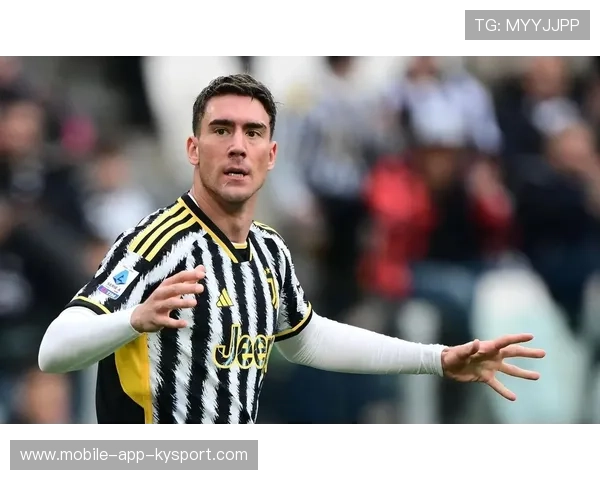 弗拉霍维奇停球转身抽射击中横梁，尤文图斯门前攻势如潮